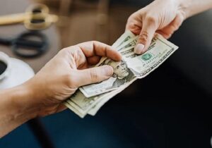 Mỗi giấc mơ được cho mượn tiền luôn ẩn chứa những con số đặc biệt