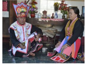 Mượn thầy tế lễ để giải xui cho anh em khi thua lô đề